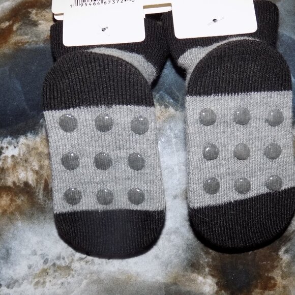 SEASONAL COLLECTION HALLOWEEN GRAY GHOST BABY BOOTIES W/GRIPPER BOTTOMS NEW - Picture 3 of 3